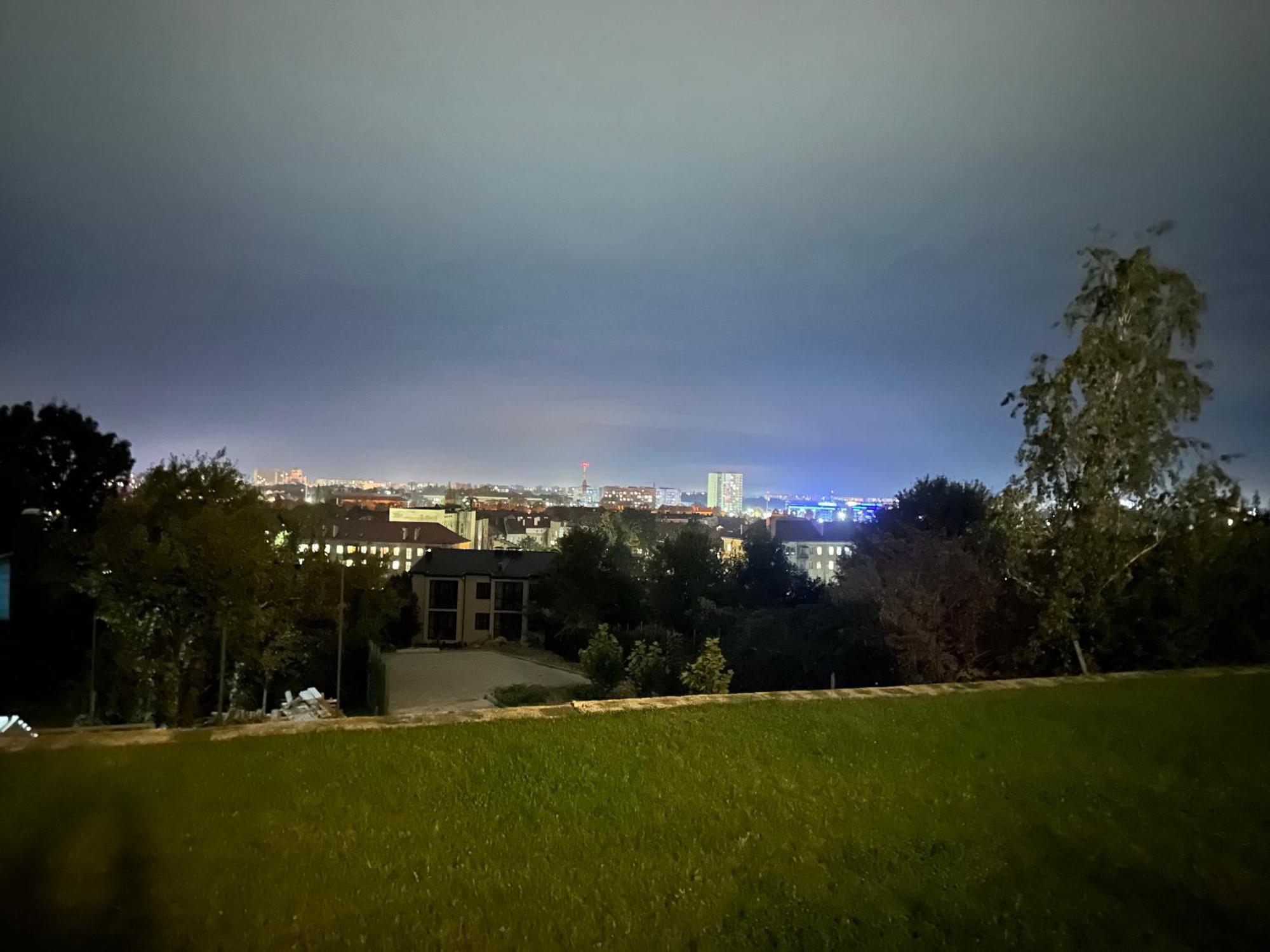 Панорамні Апартаменти Užhorod Esterno foto